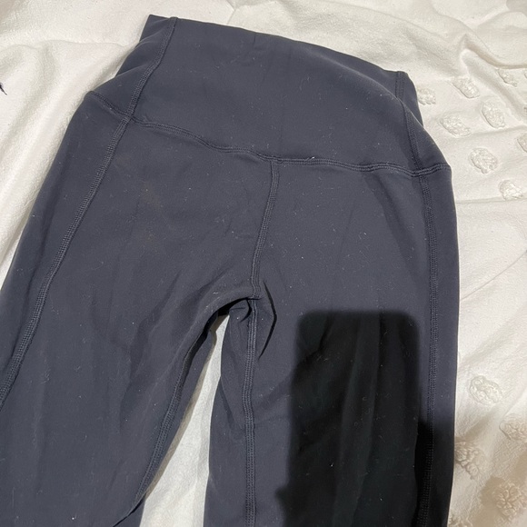 ALO YOGA MOTO LEGGINGS - Picture 6 of 8